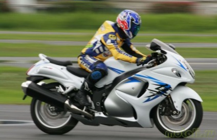 Unitatea de încercare a motocicletei suzuki gsx1300r hayabusa din viteza de vârf