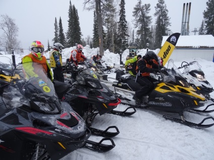 Încercați unitatea de snowmobile pentru schi-doo și lynx 2016