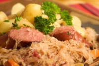 Bucătăria tradițională austriacă este o listă de mâncăruri naționale cu descrieri și fotografii care merită încercate