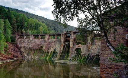 Zona turistică Regiunea Chelyabinsk - tractul rapidelor - cea mai veche stație hidroelectrică din Rusia