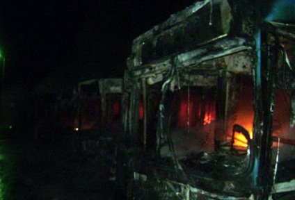 Nouă autobuze arse în Mogilev - fotografie