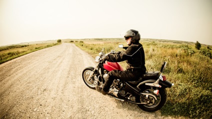 Conducerea unei motociclete pe drumuri murdare și de țară
