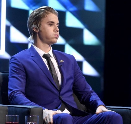 În spectacolul cu Justin Bieber au existat glume banale despre Selena Gomez, știri despre femei