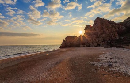 Crimea déli partjai - hol jobb áttekintést, leírást, strandokat és a turisták véleményét?