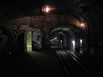 Stația de metrou abandonată