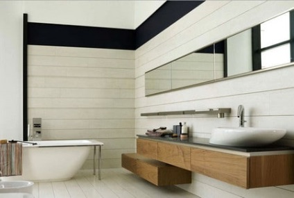Tükrözés a fürdőszobában fotó példa a sikeres tervezési megoldásokról