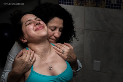 20 Atacurile fotografiilor mamelor care îi ajutau pe fiicele lor dau naștere unui copil