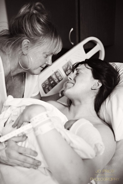 20 Atacurile fotografiilor mamelor care îi ajutau pe fiicele lor dau naștere unui copil