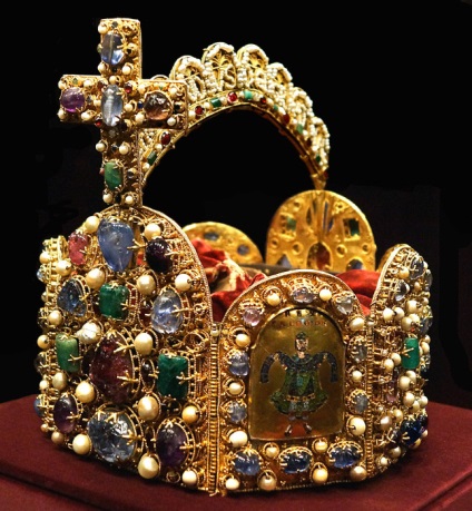 Aur nepretuit al regilor misterului celor trei coroane