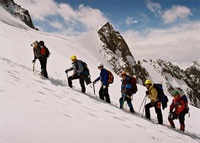 Mormântul comunal (simbolic) al alpiniștilor care au murit în Pamirs pe 13 iulie 1990