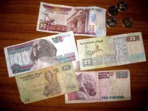 Bani în Egipt răspund la cele mai frecvente întrebări, despre bănci și despre finanțe