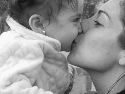 A gyermekpszichológia lehetővé teszi, hogy megcsókoljon egy gyermeket az ajkán az életemben