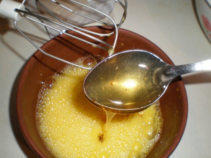 Aluatul de drojdie cu adaos de miere - gustos, luxuriant, neobișnuit