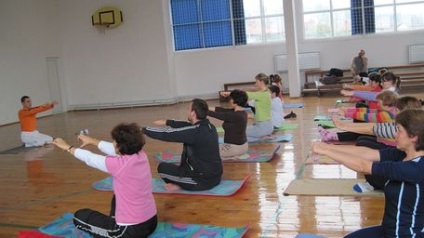 Cum sa alegi un centru de yoga si sa-ti gasesti profesorul 