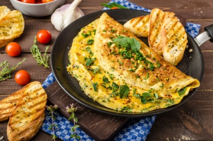 Hogyan készítsünk omlettet serpenyőben tejjel