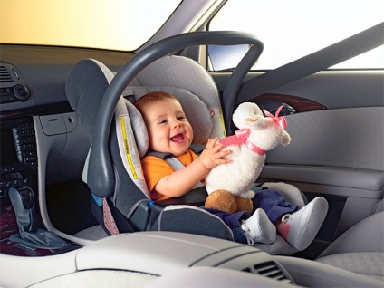 Cum să protejezi copiii în mașină