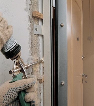Bejárati ajtó beiktatása - bejárat - ajtók szerelése - javítási és építési kézikönyv - a ház kényelmes