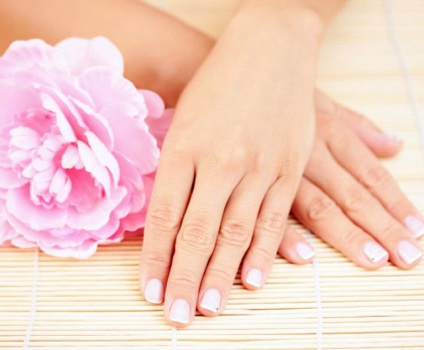 A kéz bőre öregedést és a kezek bőrének megújítását segíti elő