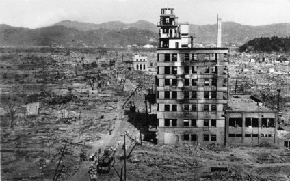 Ki bombázott Hiroshimára és Nagaszakiba - oldalról nézve
