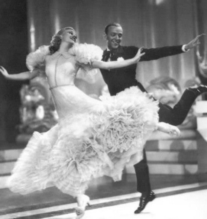 Cele mai bune dansuri sunt dansul liber din Charleston - unul dintre cele mai populare dansuri din istoria lumii