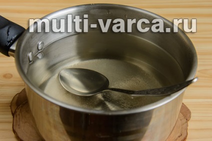 Sfeclă mărunțită pentru iarnă în cutii de conserve