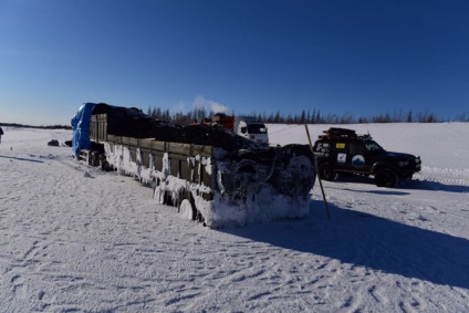 Jég a téli utakon Yakutia, vagy fagyasztott óriások