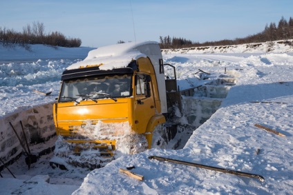 Jég a téli utakon Yakutia, vagy fagyasztott óriások