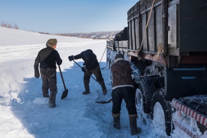 Jég a téli utakon Yakutia, vagy fagyasztott óriások