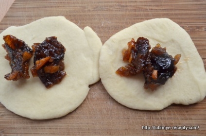 Pite lekvárból és bogyós gyümölcsökből - egy recept egy fotóval