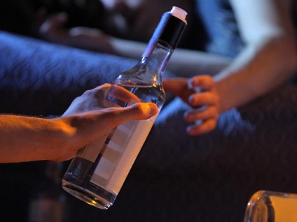 De ce bea alcool cauzează alcoolismul și psihologia