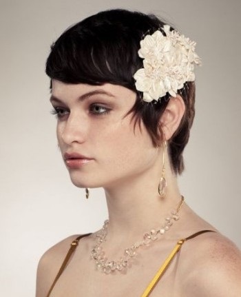 Coafuri pentru o nunta pentru parul scurt, cu idei de fotografie de flori