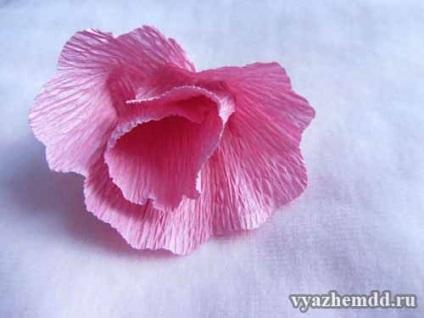 Flori simple de hârtie ondulată