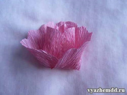 Flori simple de hârtie ondulată