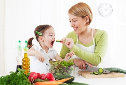 Saláták minden nap, amikor gyerekeket tanítunk a vitaminoknak