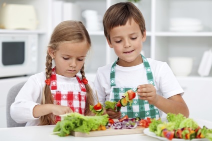 Salate pentru fiecare zi în care îi predăm pe copii vitamine