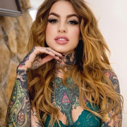 Cele mai frumoase fete cu tatuaje