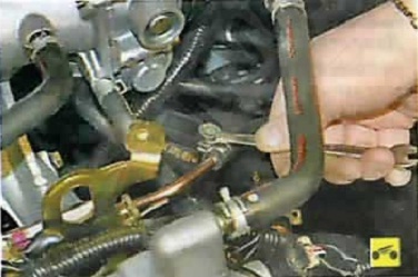 A motor eltávolítása és telepítése a nissan almera classic-ra