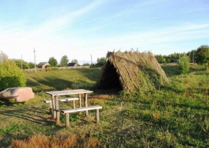 Ние изграждаме палатка на вилата, празничен сезон