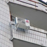 Instalarea de aer condiționat pe balcon cu plusuri și minusuri de geamuri (fotografie, video)