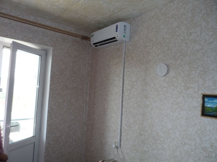 Instalarea de aer condiționat pe balcon cu plusuri și minusuri de geamuri (fotografie, video)