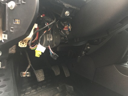 Instalarea sistemului de alarmă cu modulul autorun și gsm pe Hyundai i30 2010г.