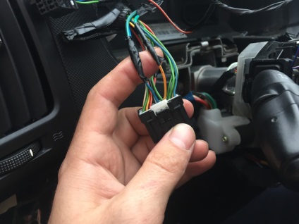 Instalarea sistemului de alarmă cu modulul autorun și gsm pe Hyundai i30 2010г.