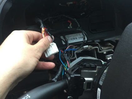 Instalarea sistemului de alarmă cu modulul autorun și gsm pe Hyundai i30 2010г.