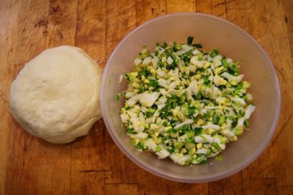 Fried patty cu ceapă și ouă pas cu pas rețetă cu fotografie