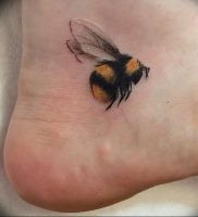 Înțeles tattoo bumblebee meaning, history, photo, sketches of drawings