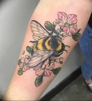 Înțeles tattoo bumblebee meaning, history, photo, sketches of drawings