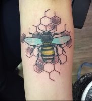 Înțeles tattoo bumblebee meaning, history, photo, sketches of drawings