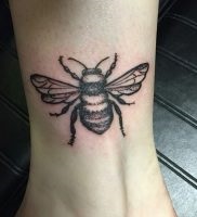 Înțeles tattoo bumblebee meaning, history, photo, sketches of drawings