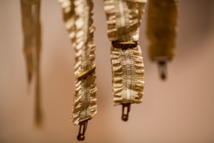 100 de ani de istorie de lenjerie de corp franceză într-o singură expoziție