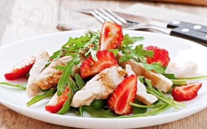 7 Idei pentru salate de vară, gustoase și sănătoase